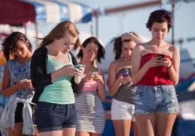 Более 15% подростков «живут» в TikTok и YouTube — популярность Facebook в это время упала почти вдвое