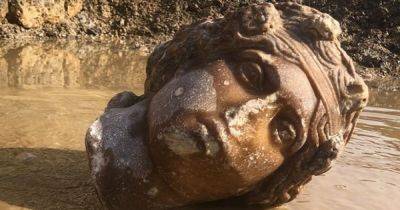 Древнегреческие боги снова потеряли головы: ученые обнаружили новые статуи в Айзаной (фото)