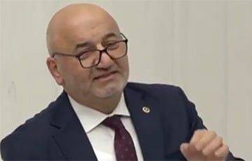У турецкого депутата случился сердечный приступ во время речи парламенте