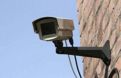 Новый инструмент контроля: оккупанты устанавливают камеры видеонаблюдения в Луганске