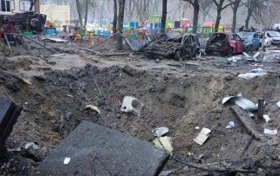 КГГА опубликовала фото с места падения обломков российской ракеты