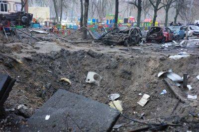 Ракетная атака в Киеве 13 декабря - жителей эвакуировали, оказывается помощь - фото последствий