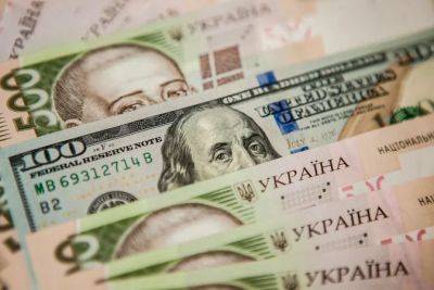 Нацбанк впервые поднял официальный курс доллара выше 37 гривен