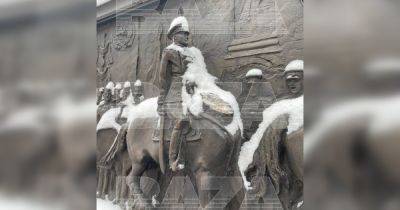 "Не уберегли": неизвестные украли голову лошади Рокоссовского на Красной площади в Москве (фото)