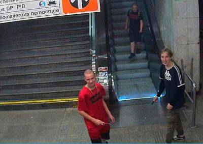 Полиция Праги задержала подростков, ограбивших школьников в метро