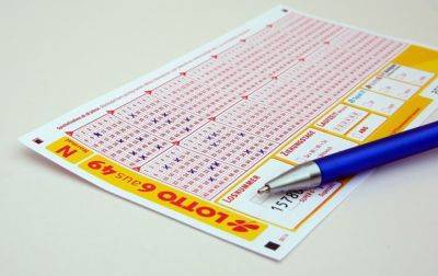 В США продавец случайно порвал лотерейный билет с джекпотом в $500 тысяч