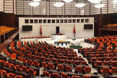 Скончался турецкий депутат, переживший инфаркт во время антиизраильской речи