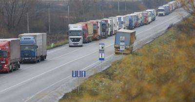 Блокировка границы: пропуск грузовиков в Словакию частично возобновили