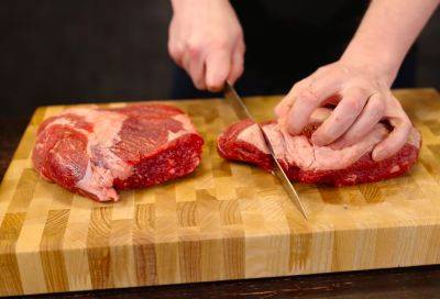 Обратите на это особое внимание: как на рынке отличить натуральное мяса от мяса с химическими добавками