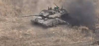 Снайперская работа: украинские воины "бабахнули" российский танк, попав с дрона прямо в люк. Видео