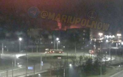В оккупированном Мариуполе раздались взрывы и разгорелся пожар - соцсети