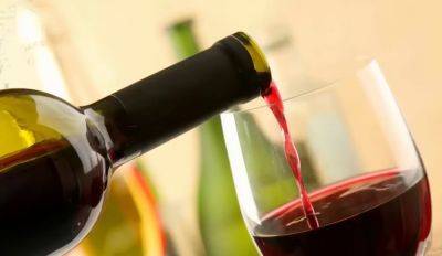Станет кислым и горьким: какое место категорически не подходит для хранения вина