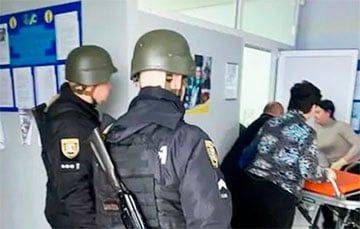 На Закарпатье депутат взорвал гранаты в здании сельсовета: десятки пострадавших