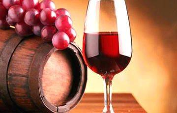 Диетолог рассказала, какое вино наиболее безопасно для здоровья и фигуры