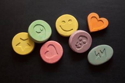 Медицинский регулятор США рассматривает использование MDMA (экстази) — как препарат для лечения посттравматического синдрома