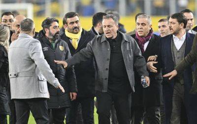 В Турции наказали президента клуба, ударившего футбольного арбитра