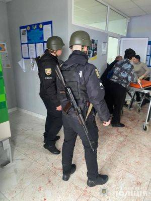 На Закарпатье депутат взорвал гранаты во время заседания сельсовета: известно о 26 пострадавших