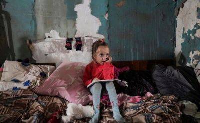 "Дьявол кроется в деталях": В сети показали, какую "гуманитарку" получили дети оккупированного Мариуполя