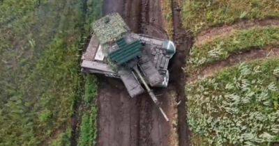 Меткий удар спецназовцев: FPV-дрон поразил российский танк с двойной защитой (видео)