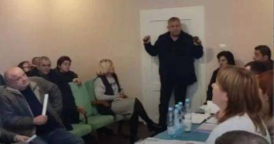 Депутат, который взорвал гранаты в сельсовете на Закарпатье, пришел в себя: его допрашивает полиция