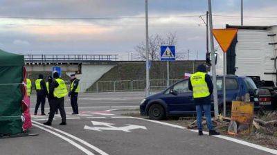 На границе с Польшей умер уже третий украинский водитель