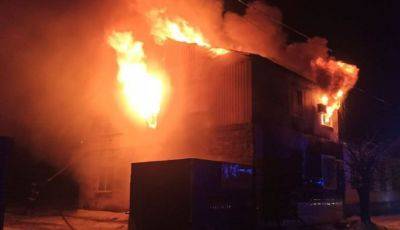В оккупированном Старобельске произошел пожар на мебельном цехе - фото - vchaspik.ua - Украина - Старобельск