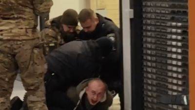 Во Львове военные схватили мужчину в АТБ - подробности инцидента и видео