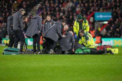 Футболист британского «Лутона» Локьер пережил остановку сердца во время матча