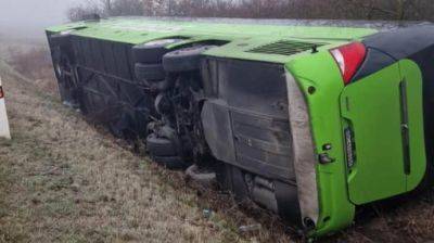 Автобус из Украины с 53 пассажирами перевернулся в Словакии – СМИ