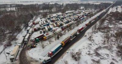 Заблокированный проезд: Более двух тысяч фур простаивают в очереди на трех направлениях польско-украинской границы