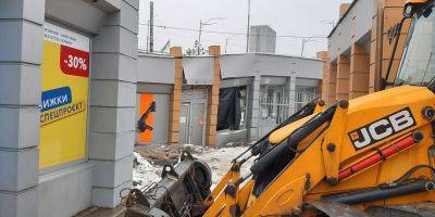 Магазины проваливаются под землю: в Киеве на Демеевской начал проседать асфальт