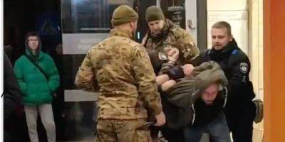 Полиция объяснила жесткое задержание мужчины во Львове, который оказался военным