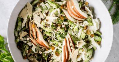 Витаминный салат из сельдерея, груши и фундука: очень вкусно и полезно