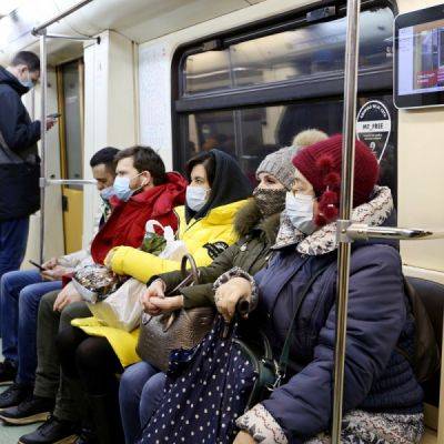 В Москве Роспотребнадзор рекомендует носить маски в общественных местах