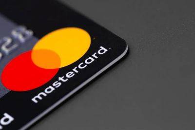 Mastercard расширит лимит пополнения карты наличными на кассах до 35 тыс. грн