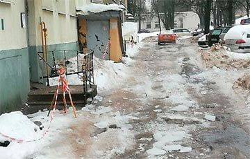 В Витебске упавшая с крыши глыба льда убила 39-летнюю женщину