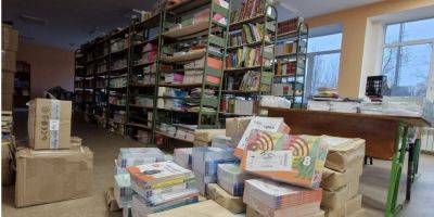 Россияне завезли в Мариуполь девять тонн своих учебников