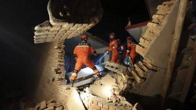 До 120 человек погибли в результате землетрясения на северо-западе Китая