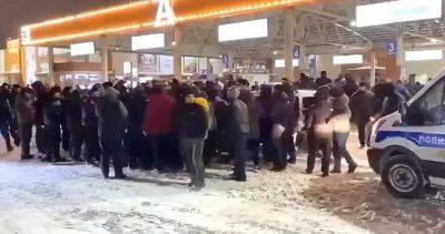 В Москве после стычки с полицейскими задержали более 80 мигрантов
