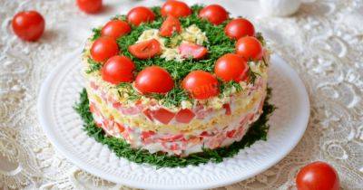 Салат с крабовыми палочками, помидорами и перцем: пошаговый рецепт - focus.ua - Украина