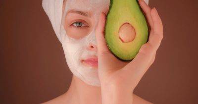 8 процедур, помогающих избавиться от излишков кожи: врачи назвали действенные методы