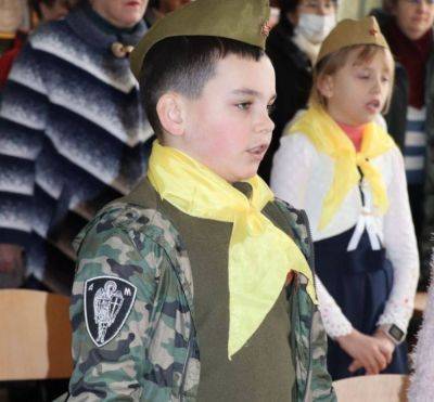 Апогей цинизма: в одной из школ Северодонецка открыли "парты героев"