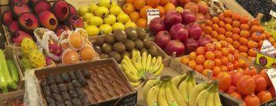 Рынок Столичный предлагает широкий ассортимент сезонных фруктов