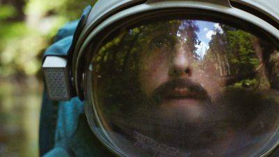 Адам Сэндлер в первом тизере Sci-Fi драмы «Астронавт‎» — от режиссера «Чернобыля» Юхана Ренка