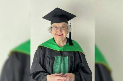 В США 90-летняя женщина получила степень магистра