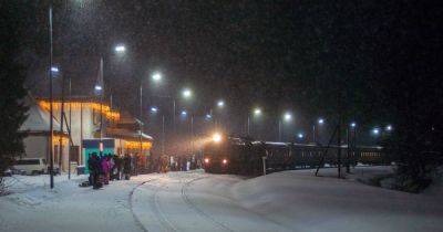 Из-за снегопадов в Украине задерживается ряд пассажирских поездов