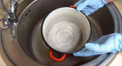 Как очистить пригоревшую эмалированную кастрюлю: действенный способ