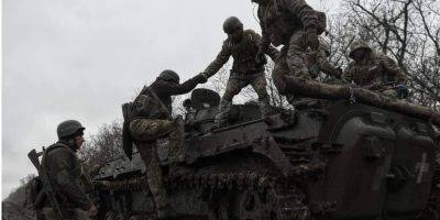 На Бахмутском направлении украинские военнослужащие удерживают оборону и проводят атаки — спикер Сухопутных войск