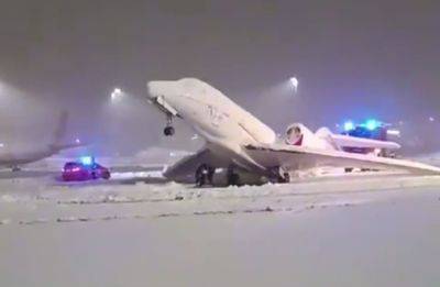Непогода в Германии – самолет вмерз во взлетную полосу аэропорта Мюнхена