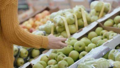 Поберегите свой желудок: кому категорически не следует злоупотреблять зелеными яблоками
